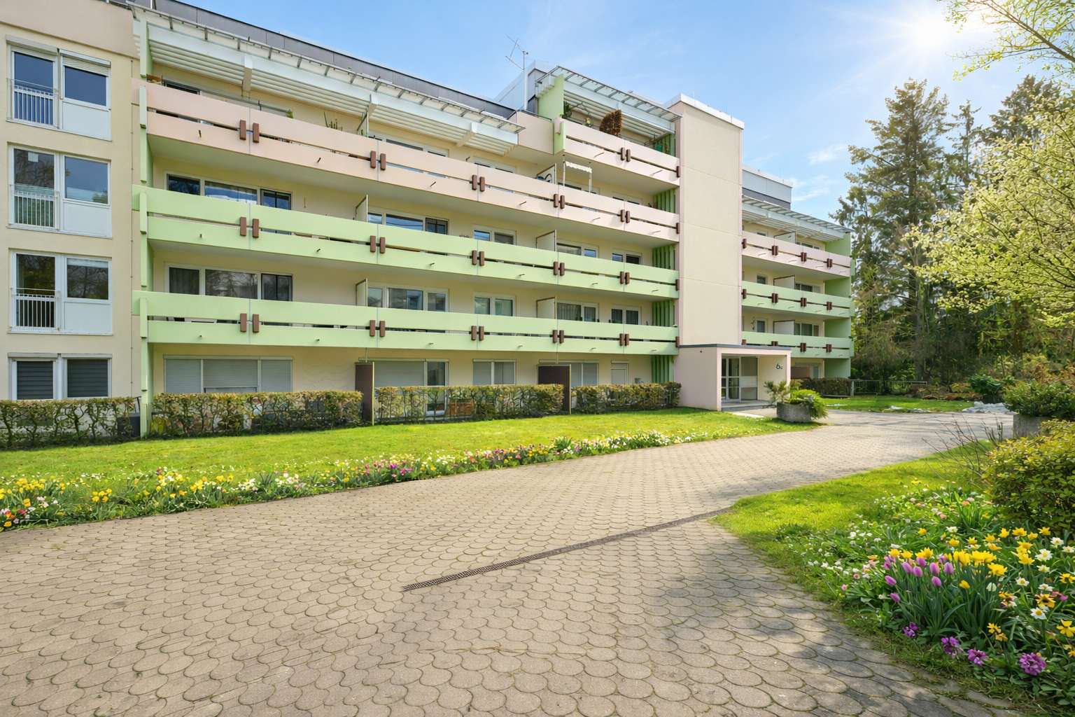 Gebäude oberer Eingang 